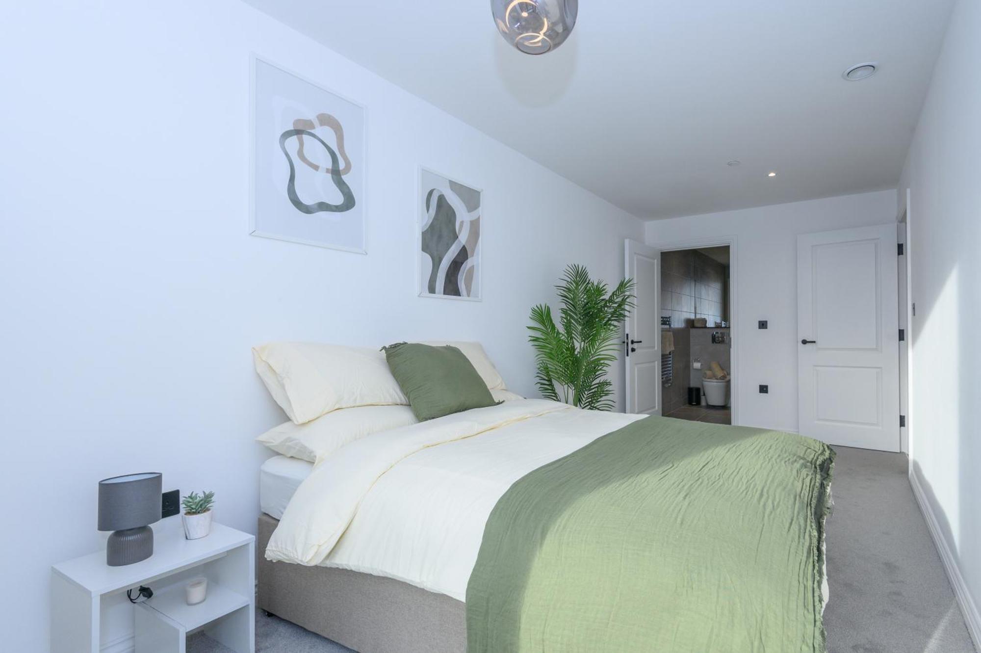Superior 1 Bed By Leeds Train Staiton