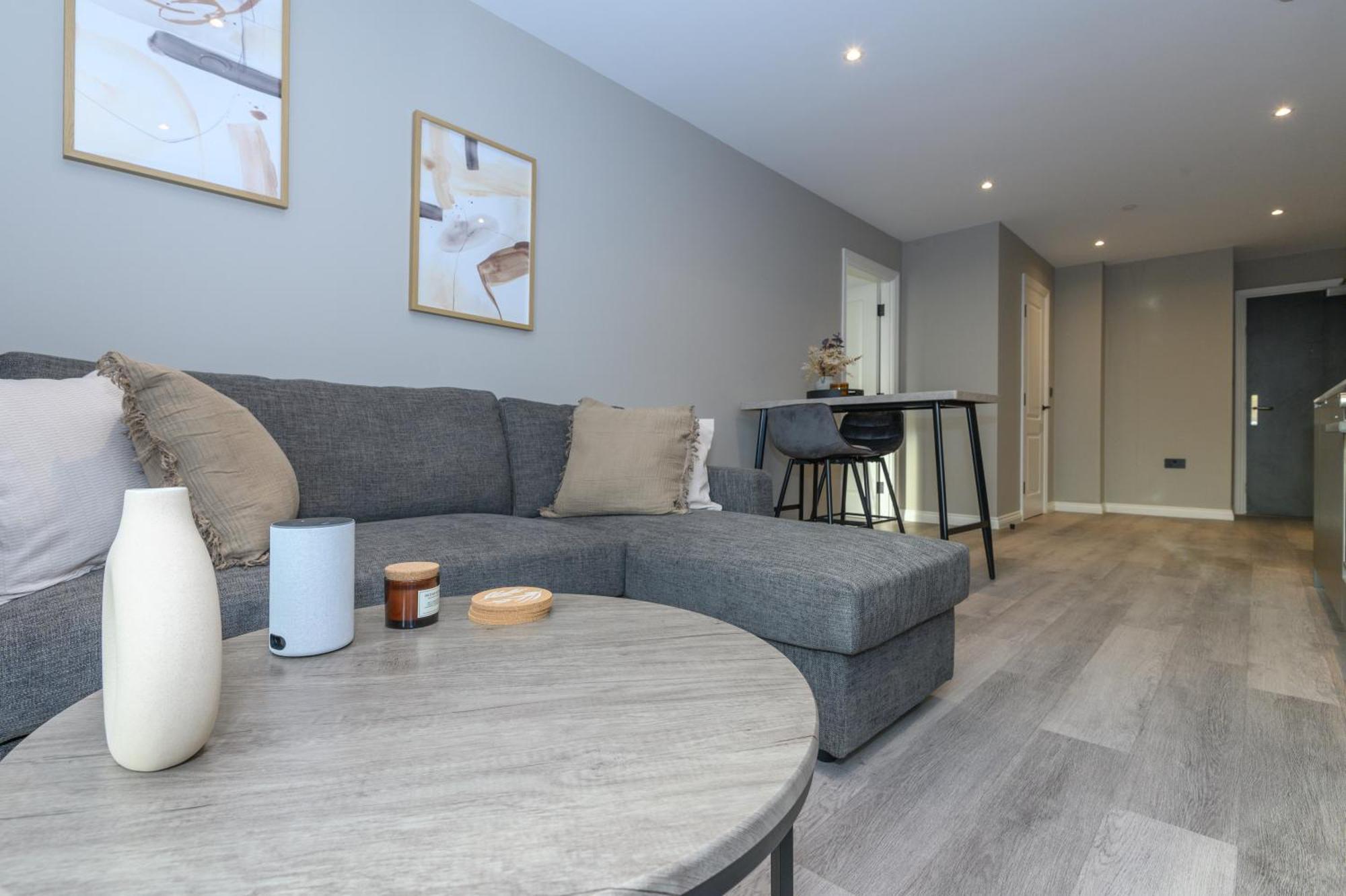 Superior 1 Bed By Leeds Train Staiton Apartment *