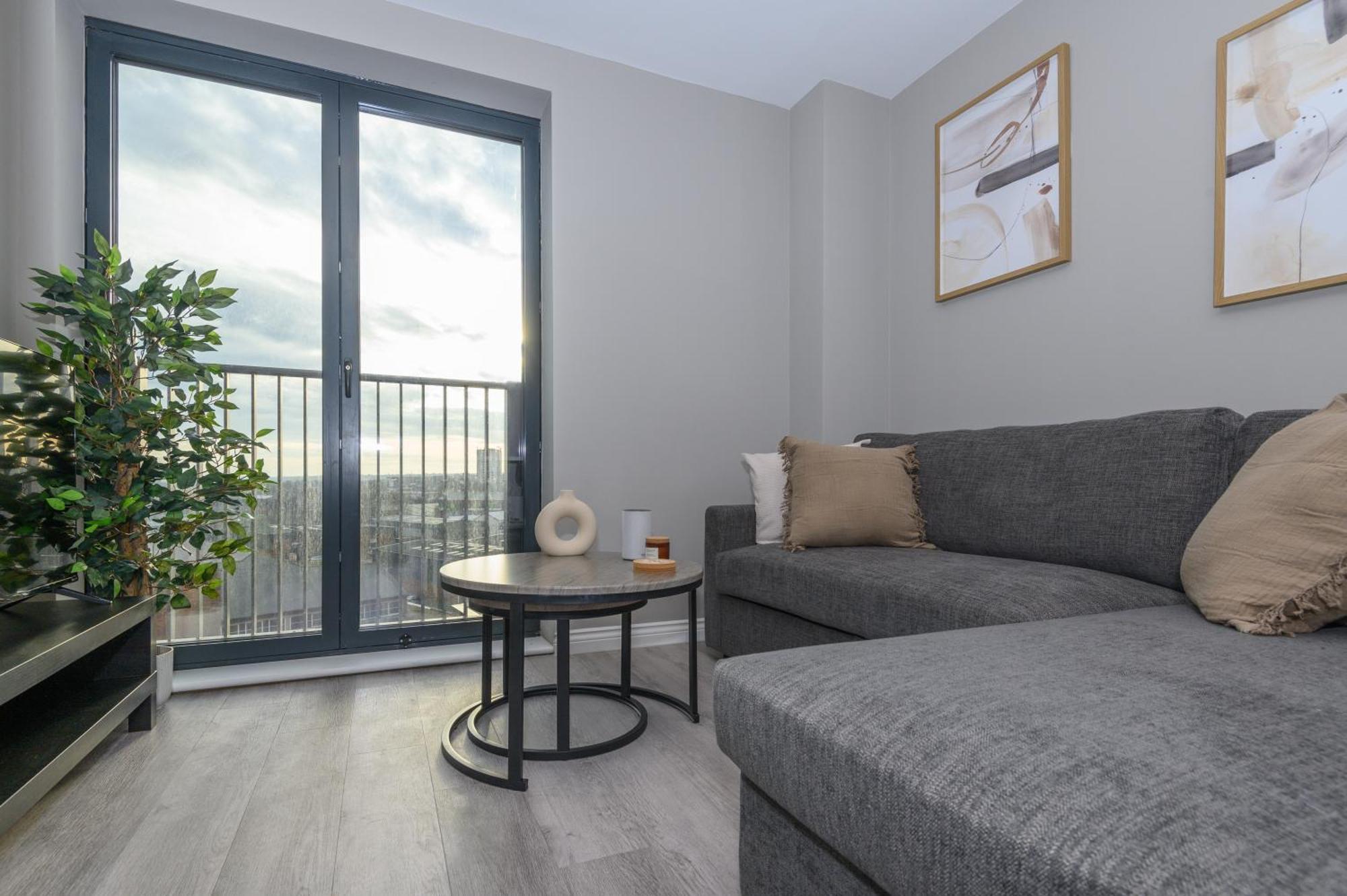 Superior 1 Bed By Leeds Train Staiton Apartment *